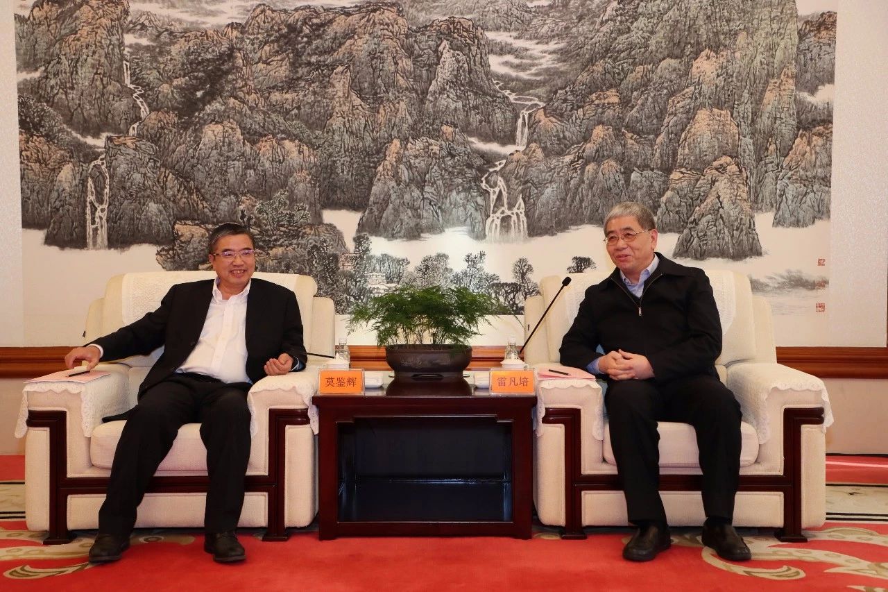 雷凡培會(huì)見中國船級(jí)社黨委副書記、總裁莫鑒輝一行